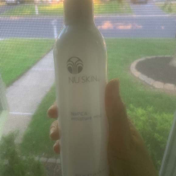 Nuskin‎ - Picture 3 of 3